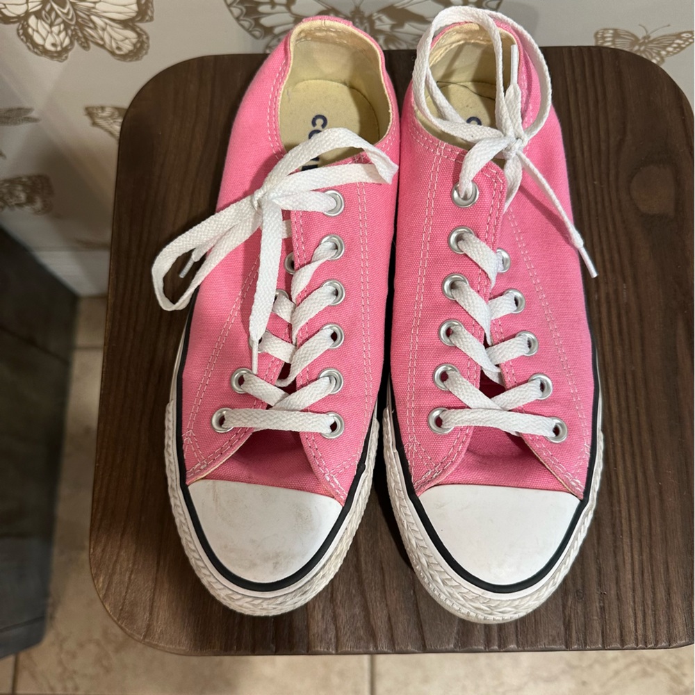 Pink Converse - Picture 2 of 8